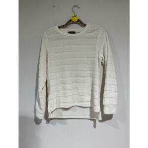 Woman’s Alison Andrews Size Medium Ivory Soft & Fluffy Pullover Sweater